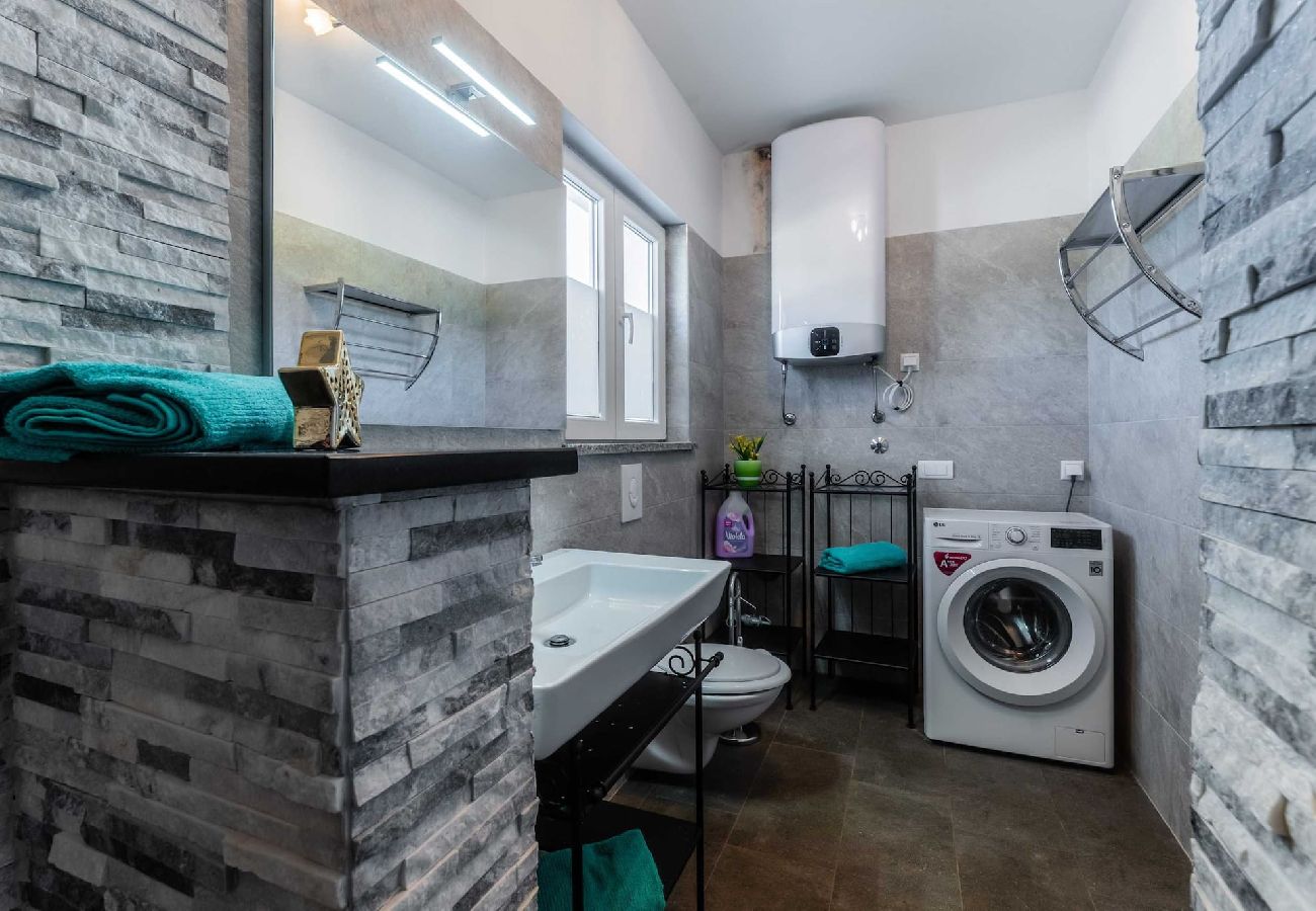 House in Galižana - Private Heated Pool, Sport Fields - Villa Sunshine