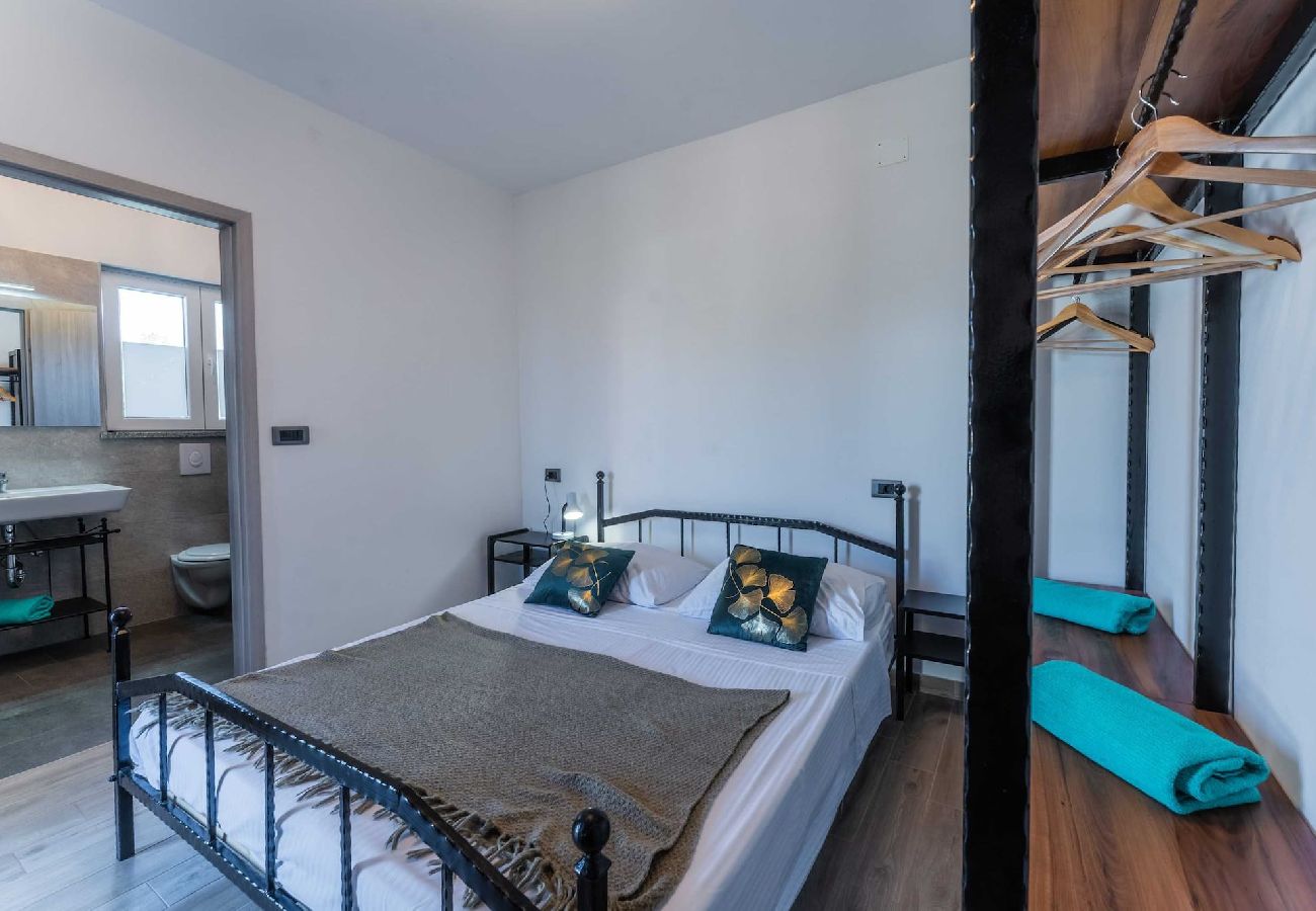 House in Galižana - Private Heated Pool, Sport Fields - Villa Sunshine