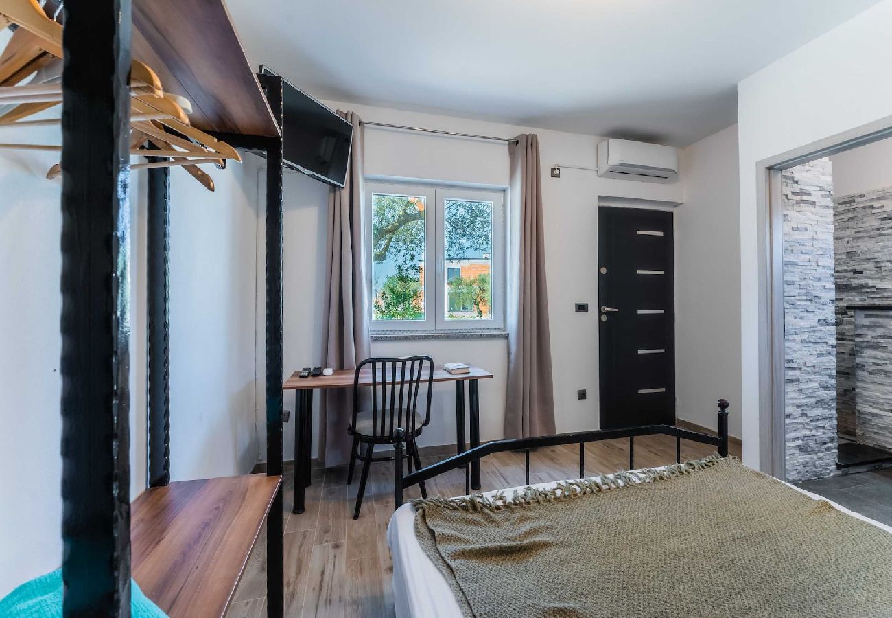 House in Galižana - Private Heated Pool, Sport Fields - Villa Sunshine