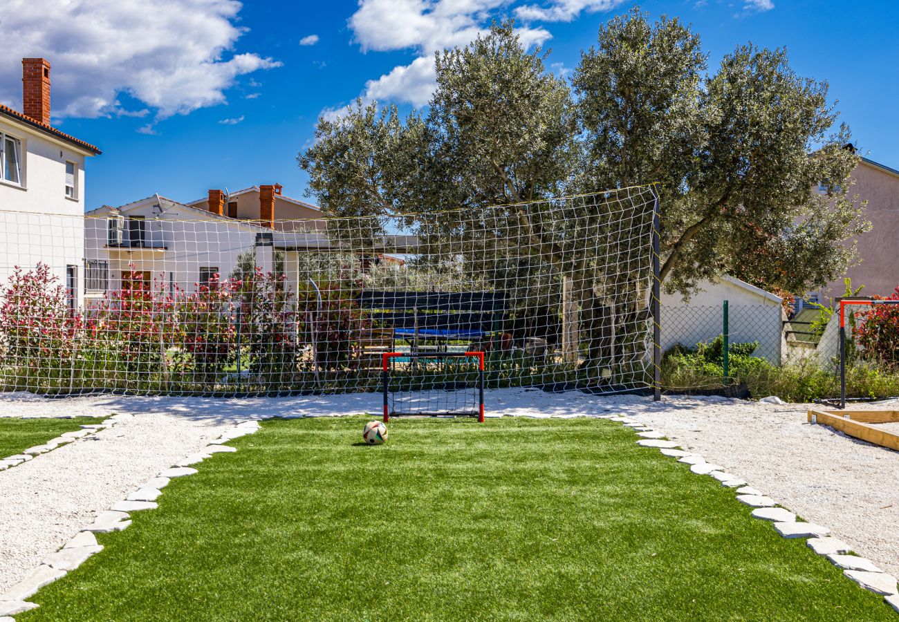 House in Galižana - Private Heated Pool, Sport Fields - Villa Sunshine