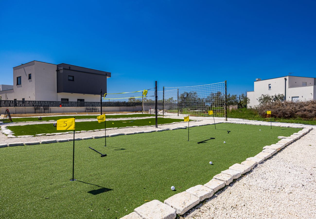 House in Galižana - Private Heated Pool, Sport Fields - Villa Sunshine