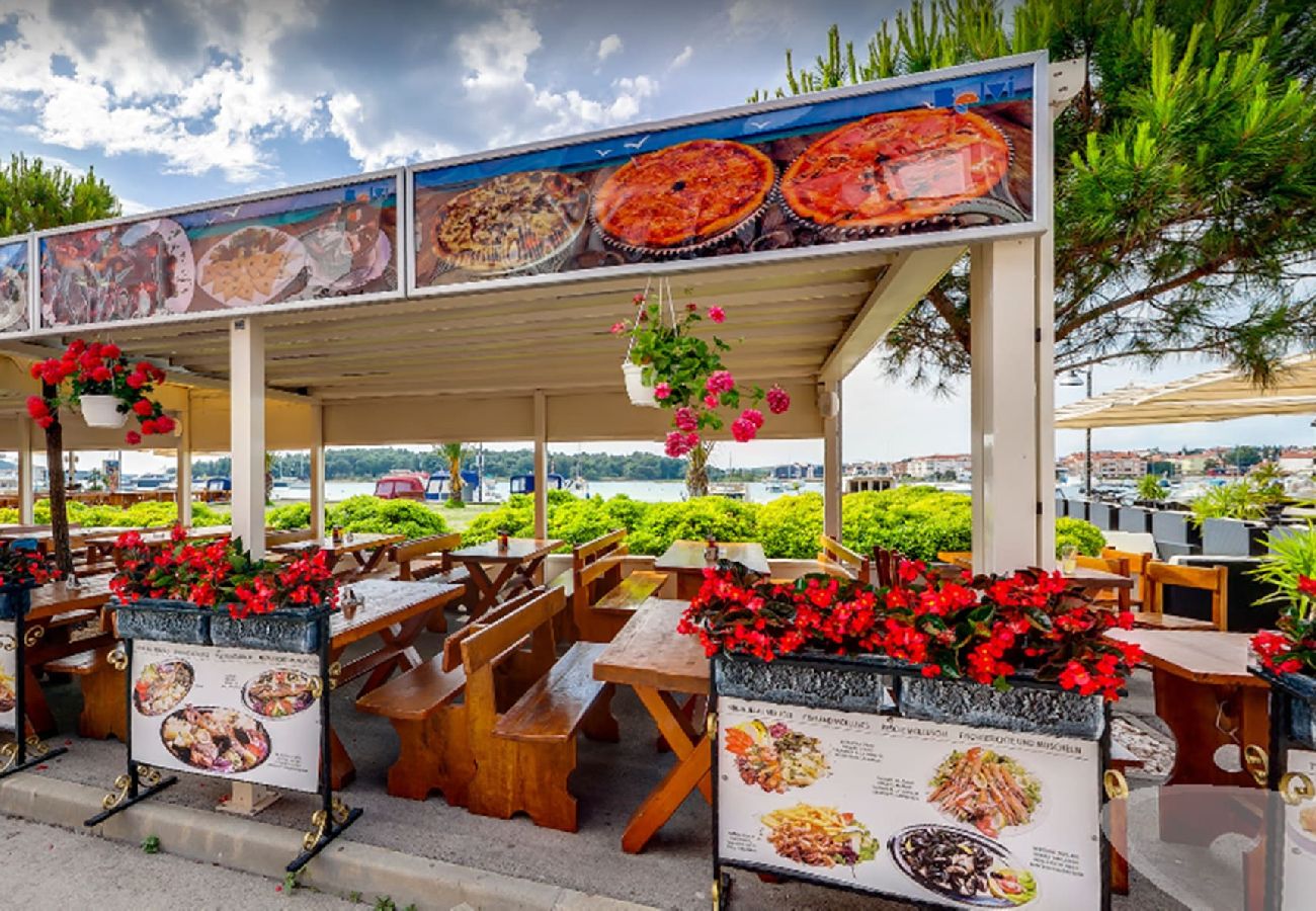 Apartment in Medulin - 150 m from the Beach, Medulin Center - Belvi C2