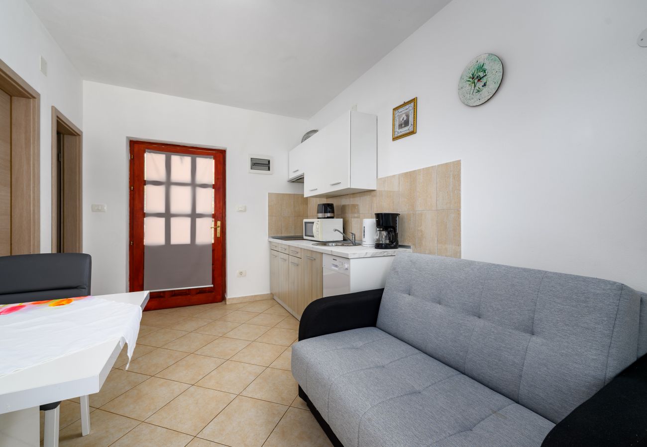 Apartment in Drenje - Relaxing Summer Apartment - Pool, Sauna, Jacuzzi 7