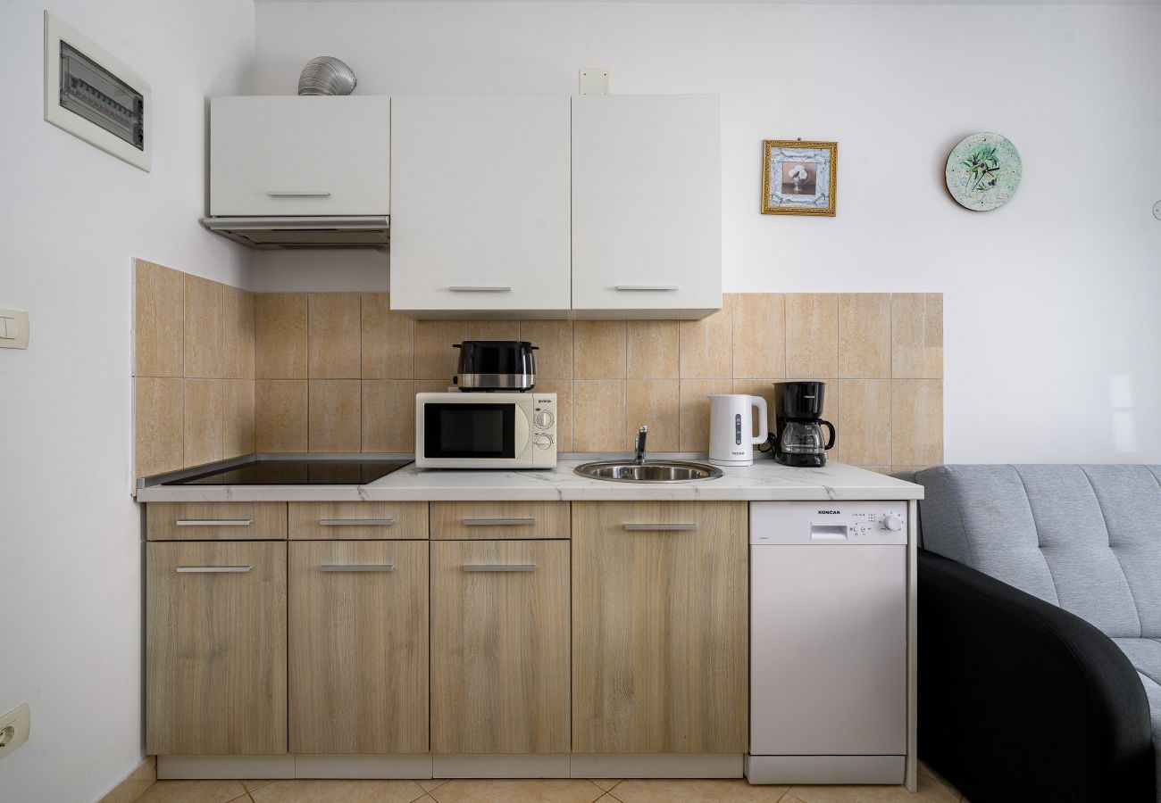 Apartment in Drenje - Relaxing Summer Apartment - Pool, Sauna, Jacuzzi 7