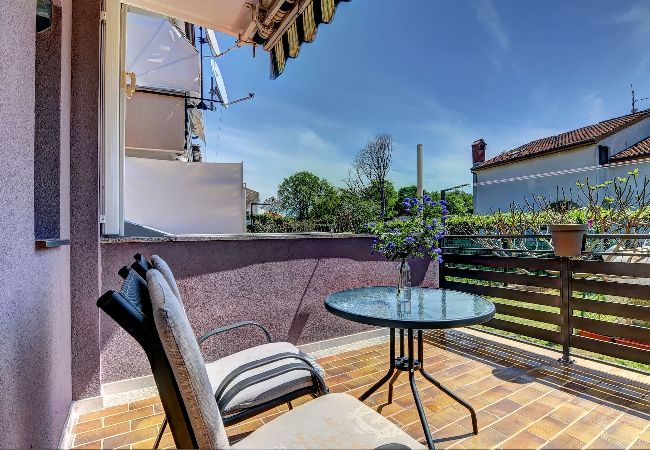 Studio in Valbandon - Relaxing Studio with Lovely Terrace - Kajfes A2 