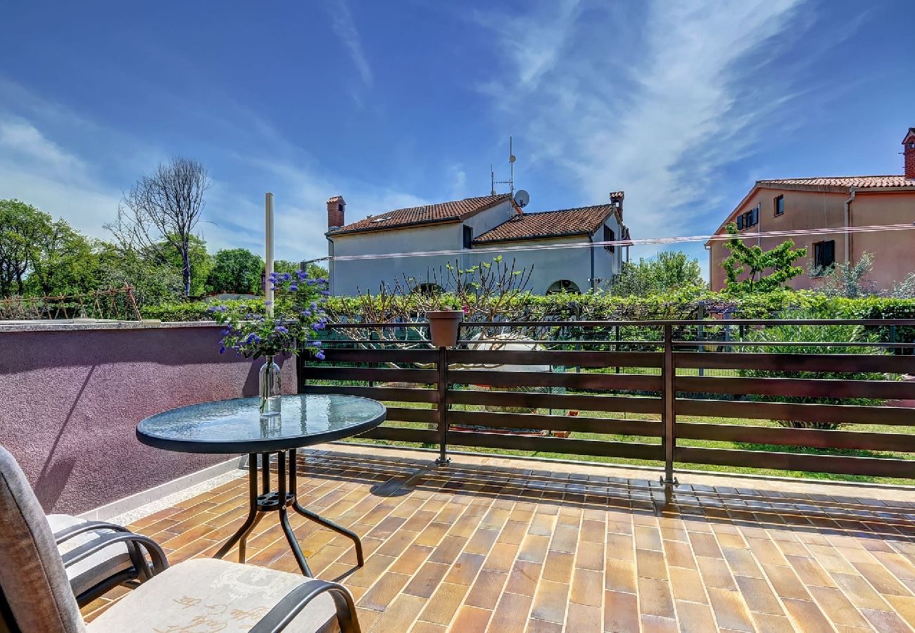 Studio in Valbandon - Relaxing Studio with Lovely Terrace - Kajfes A2 