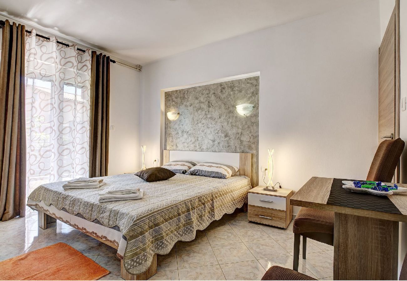 Studio in Valbandon - Relaxing Studio with Lovely Terrace - Kajfes A2 