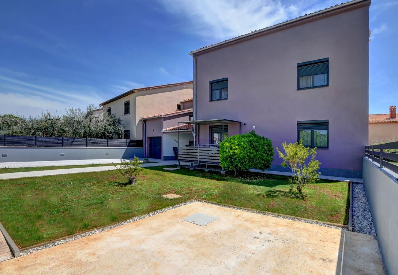 Studio in Valbandon - Relaxing Studio with Lovely Terrace - Kajfes A2 