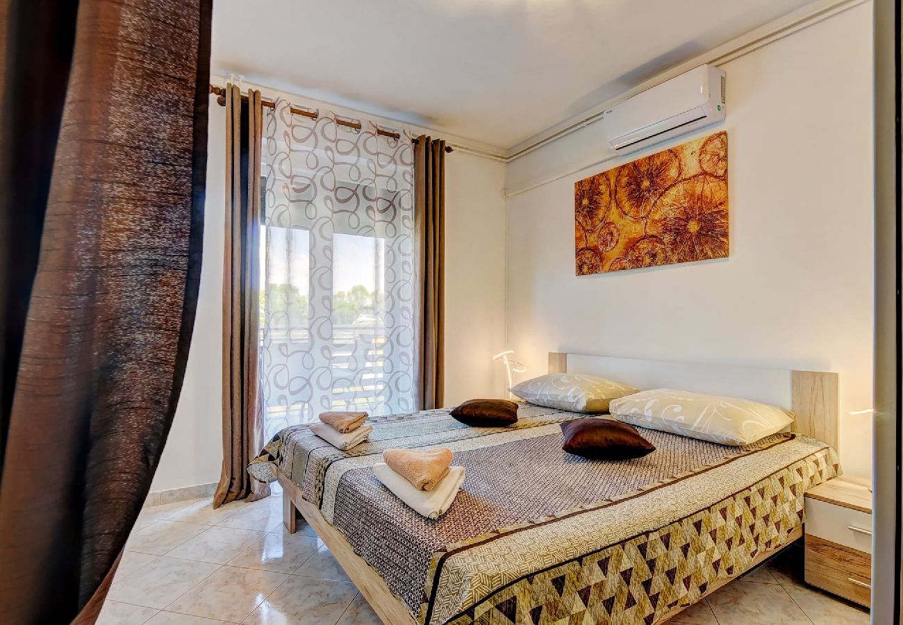 Studio in Valbandon - Lovely Relaxing  Studio with Terrace - Kajfes A3