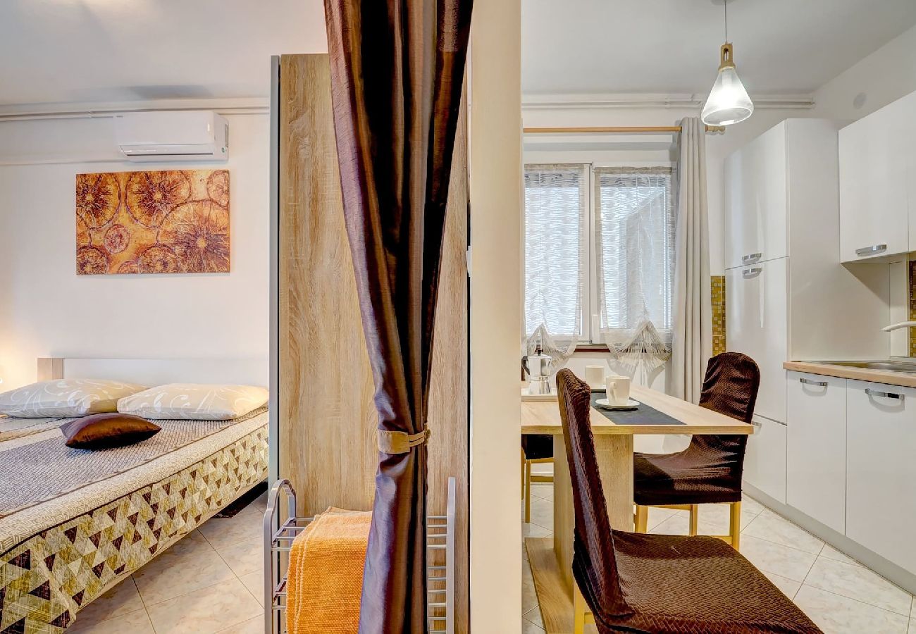 Studio in Valbandon - Lovely Relaxing  Studio with Terrace - Kajfes A3