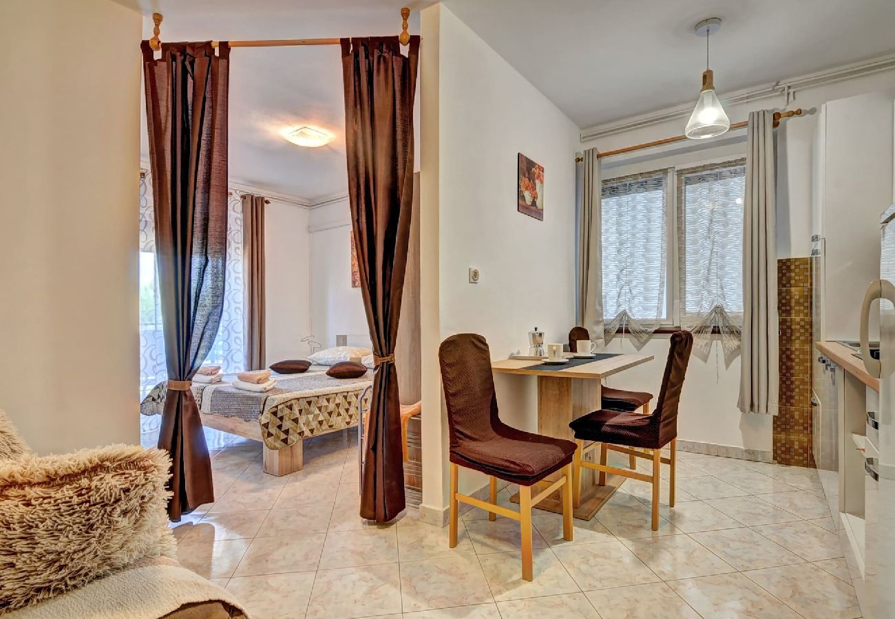 Studio in Valbandon - Lovely Relaxing  Studio with Terrace - Kajfes A3