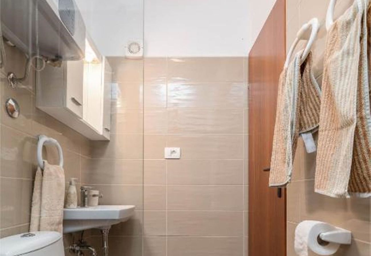 Studio in Valbandon - Lovely Relaxing  Studio with Terrace - Kajfes A3