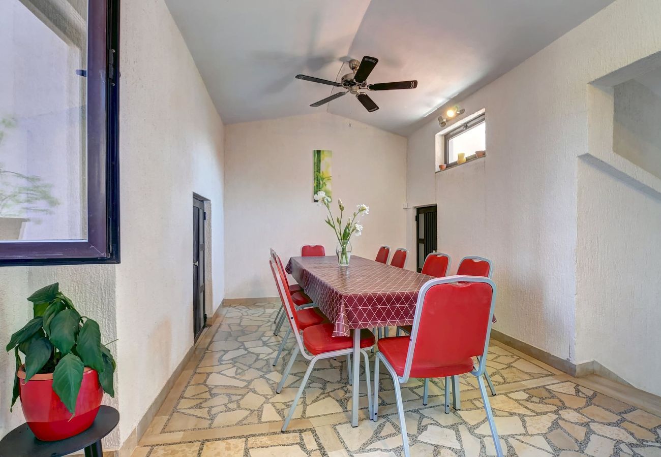 Studio in Valbandon - Lovely Relaxing  Studio with Terrace - Kajfes A3