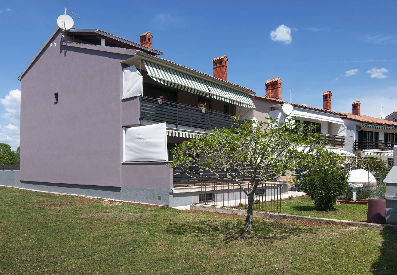 Studio in Valbandon - Lovely Relaxing  Studio with Terrace - Kajfes A3