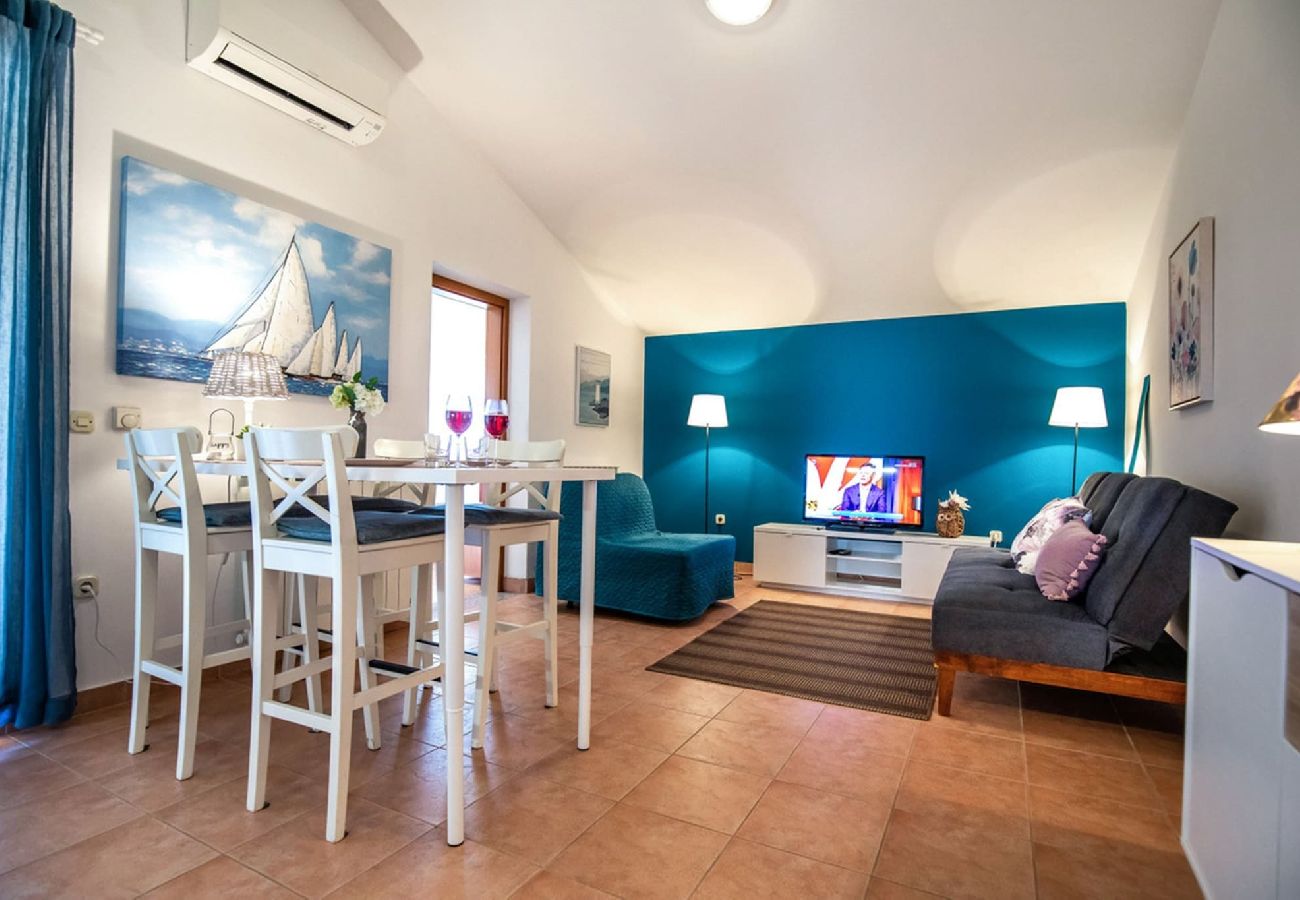 Apartment in Fažana - 50 Shades of Blue - Flowers C