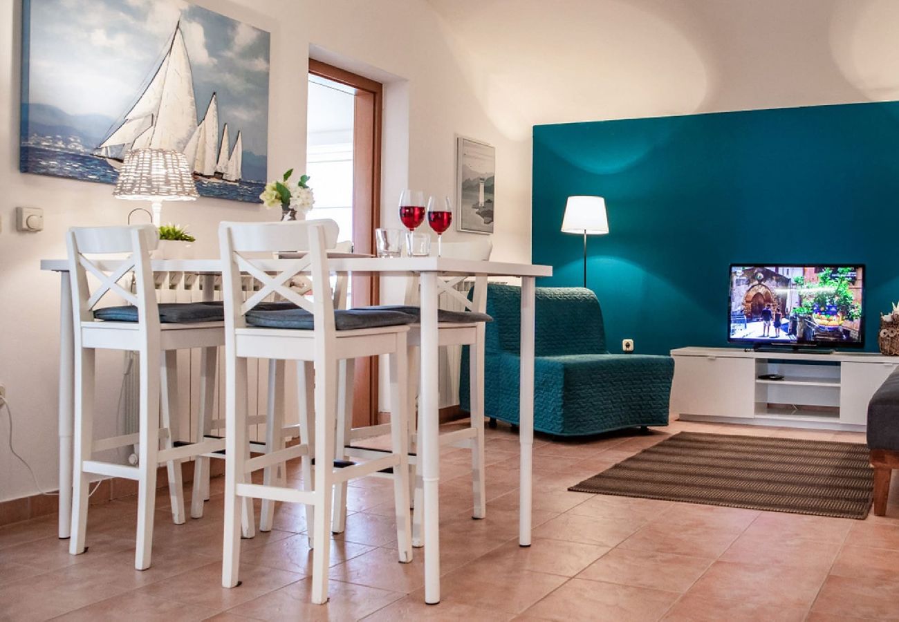 Apartment in Fažana - 50 Shades of Blue - Flowers C