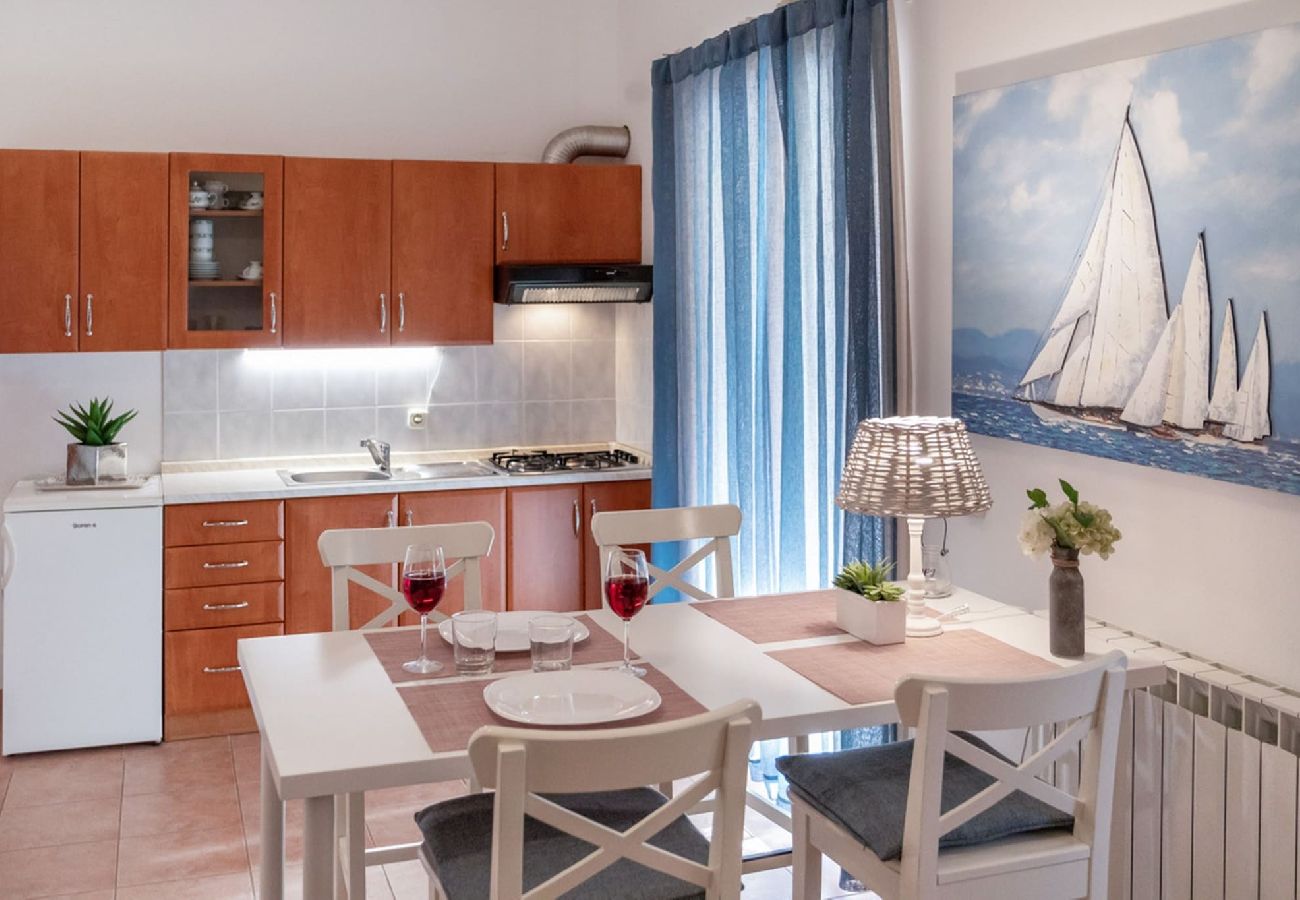 Apartment in Fažana - 50 Shades of Blue - Flowers C