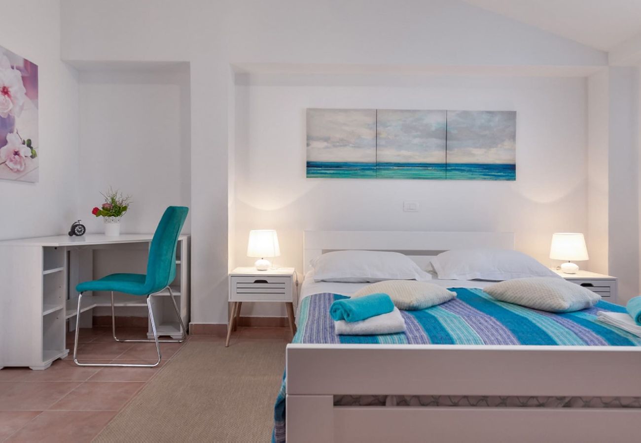 Apartment in Fažana - 50 Shades of Blue - Flowers C