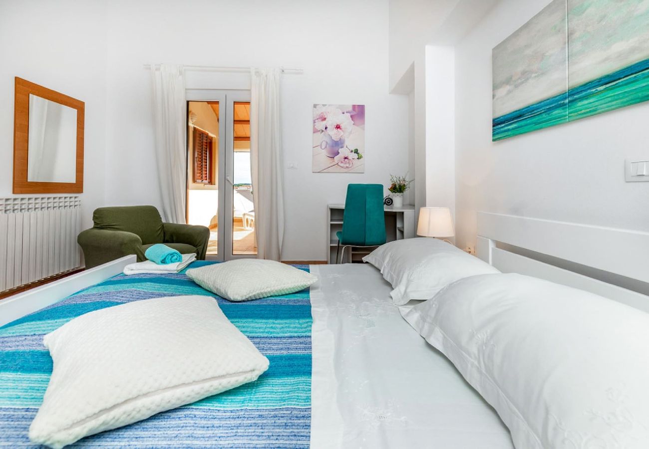 Apartment in Fažana - 50 Shades of Blue - Flowers C