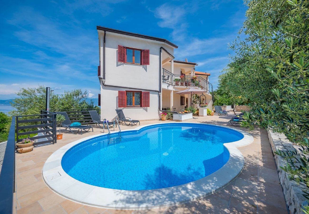 Apartment in Drenje - Relaxing Summer Apartment - Pool, Sauna, Jacuzzi 5