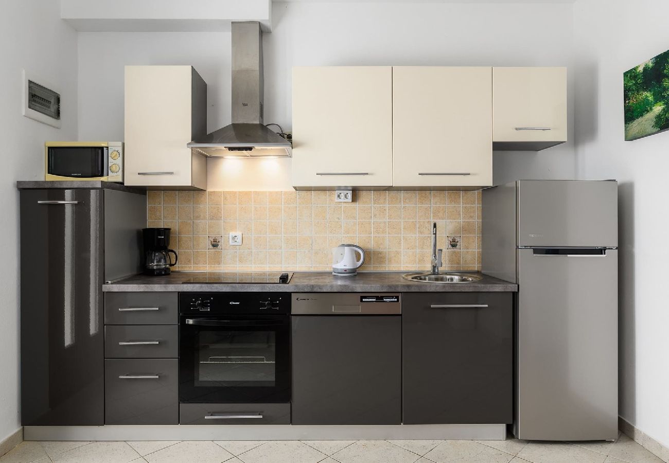 Apartment in Drenje - Relaxing Summer Apartment - Pool, Sauna, Jacuzzi 5