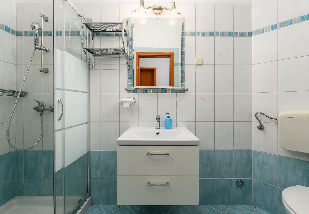 Apartment in Drenje - Relaxing Summer Apartment - Pool, Sauna, Jacuzzi 5