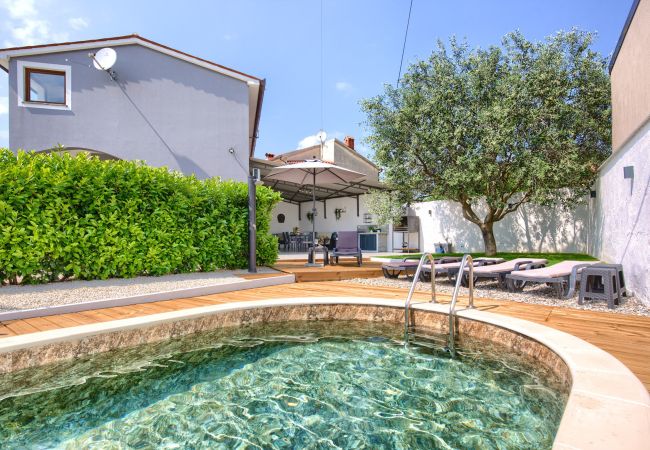 House in Loborika - Holiday House Ulika with Private Pool 