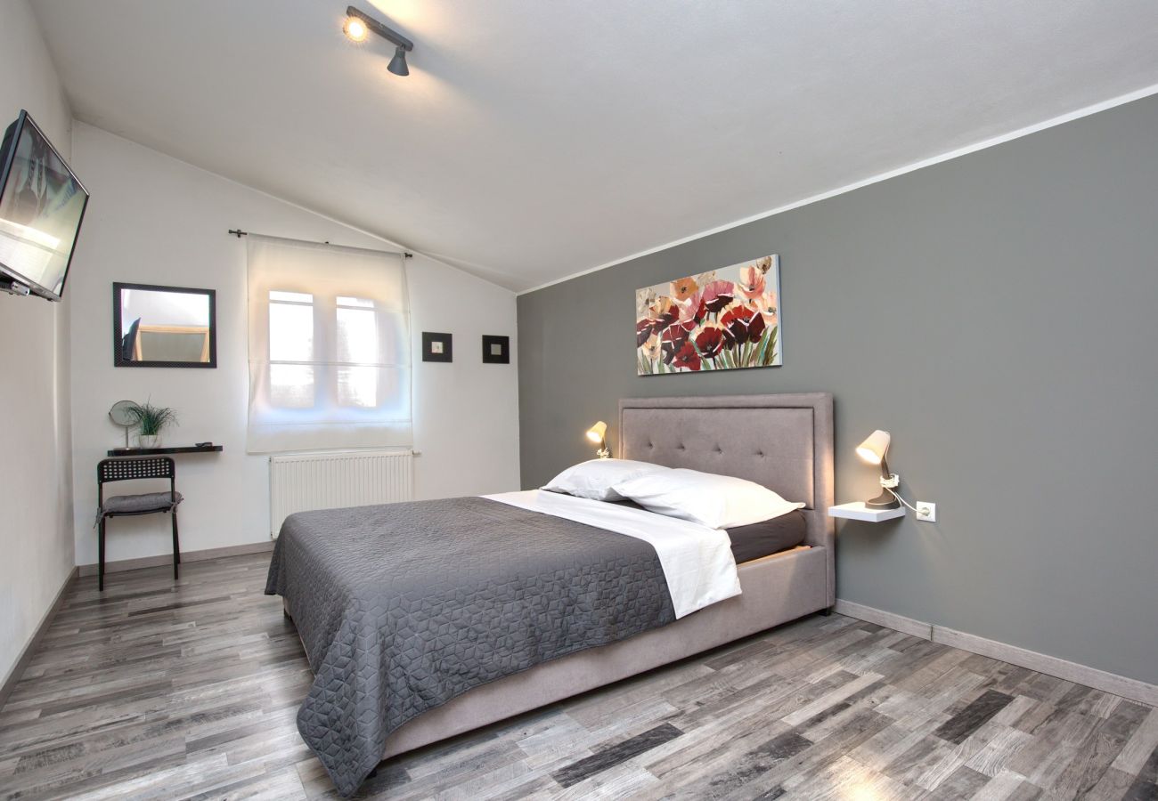 House in Loborika - Holiday House Ulika with Private Pool 