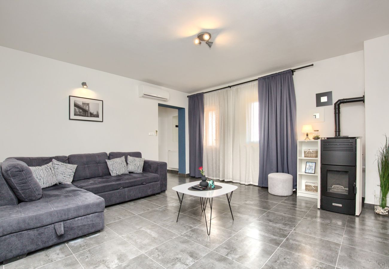 House in Loborika - Holiday House Ulika with Private Pool 