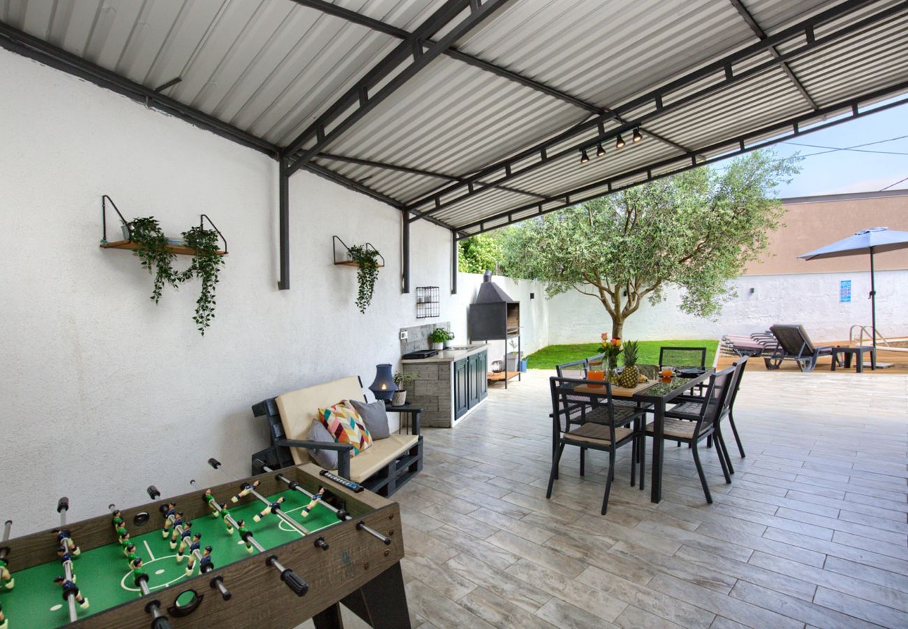 House in Loborika - Holiday House Ulika with Private Pool 