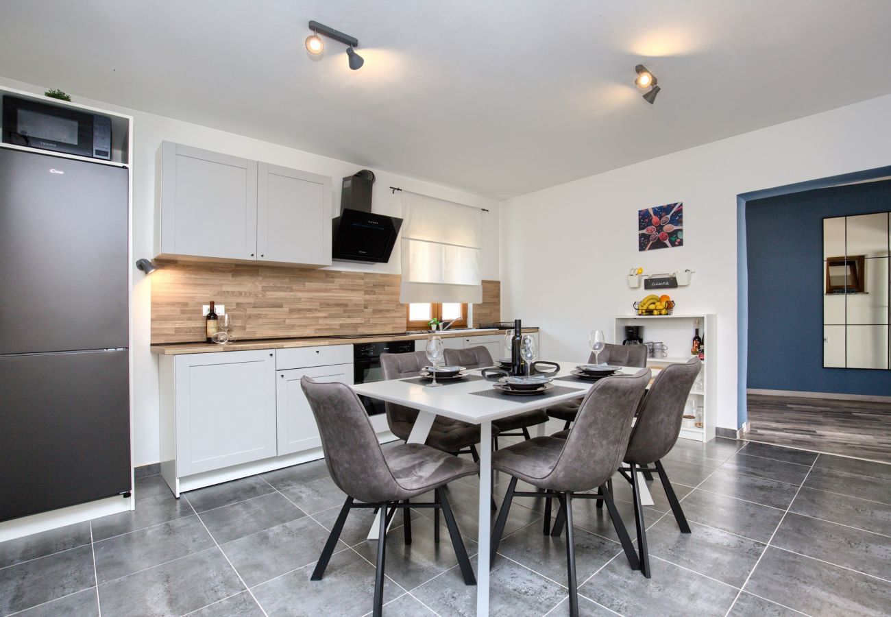 House in Loborika - Holiday House Ulika with Private Pool 