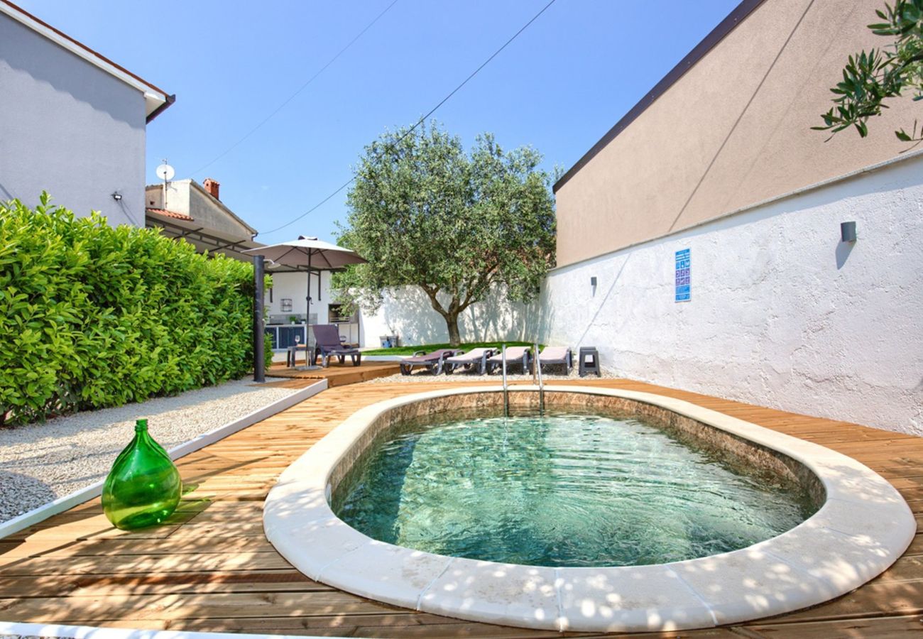 House in Loborika - Holiday House Ulika with Private Pool 