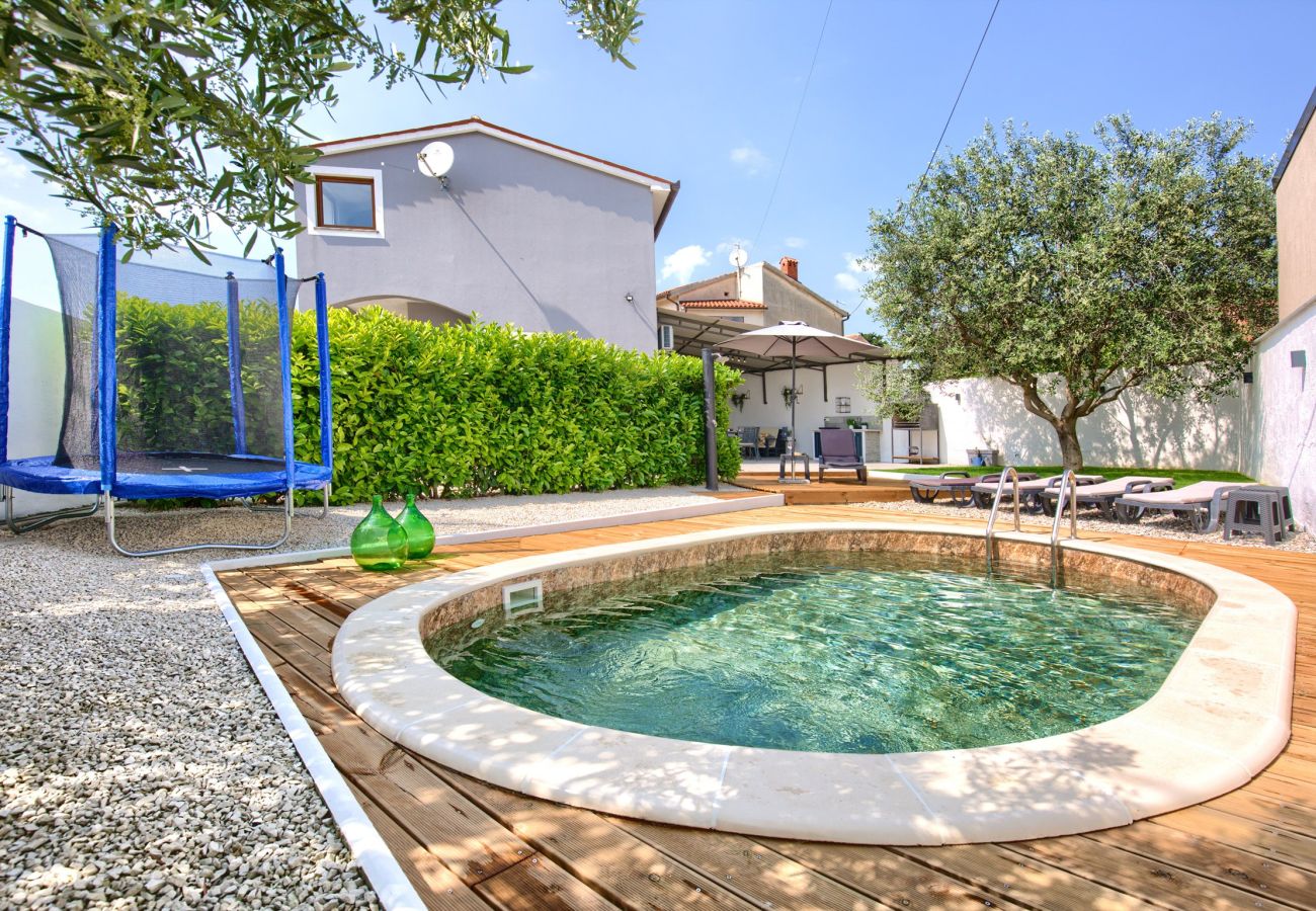 House in Loborika - Holiday House Ulika with Private Pool 