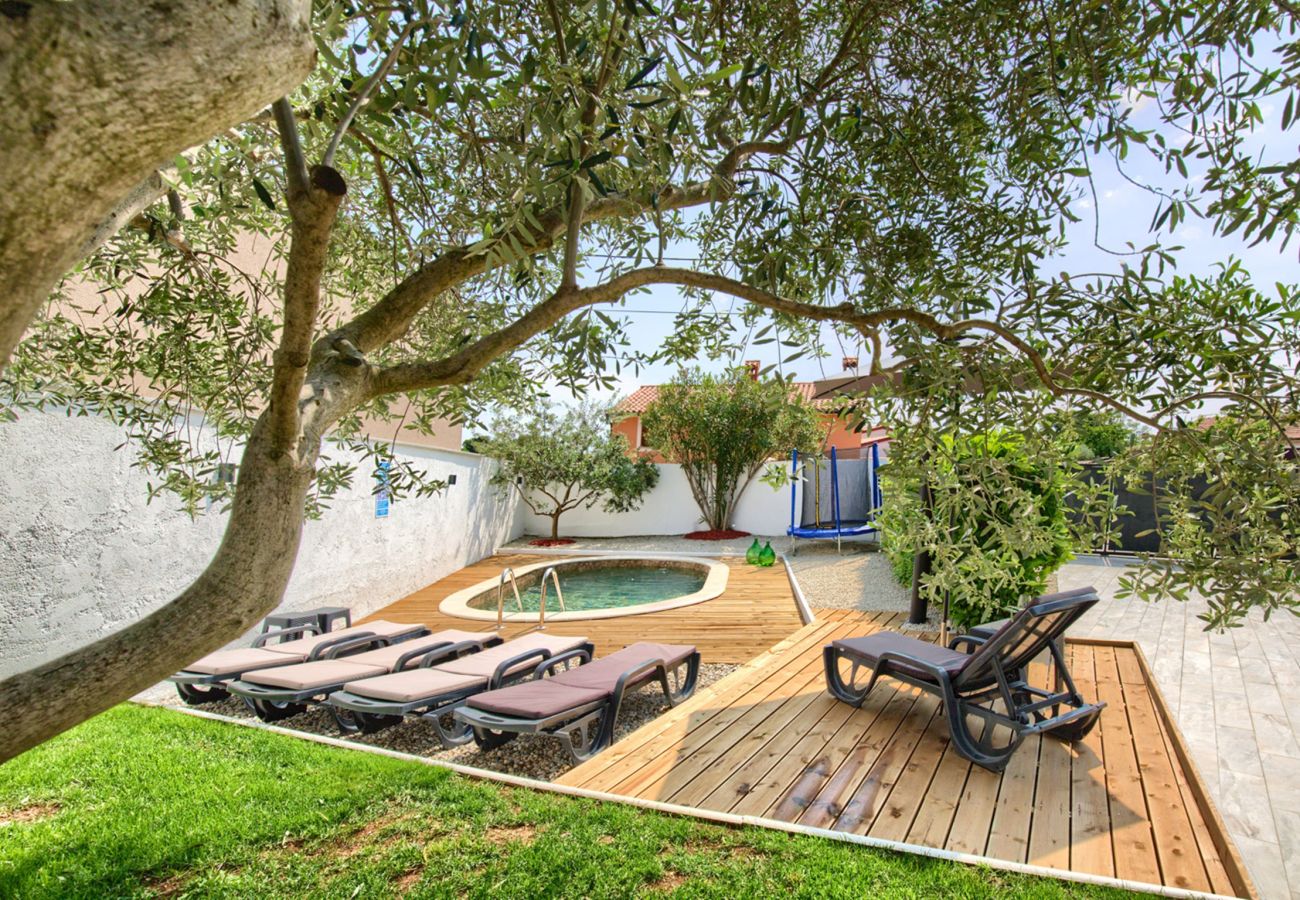 House in Loborika - Holiday House Ulika with Private Pool 