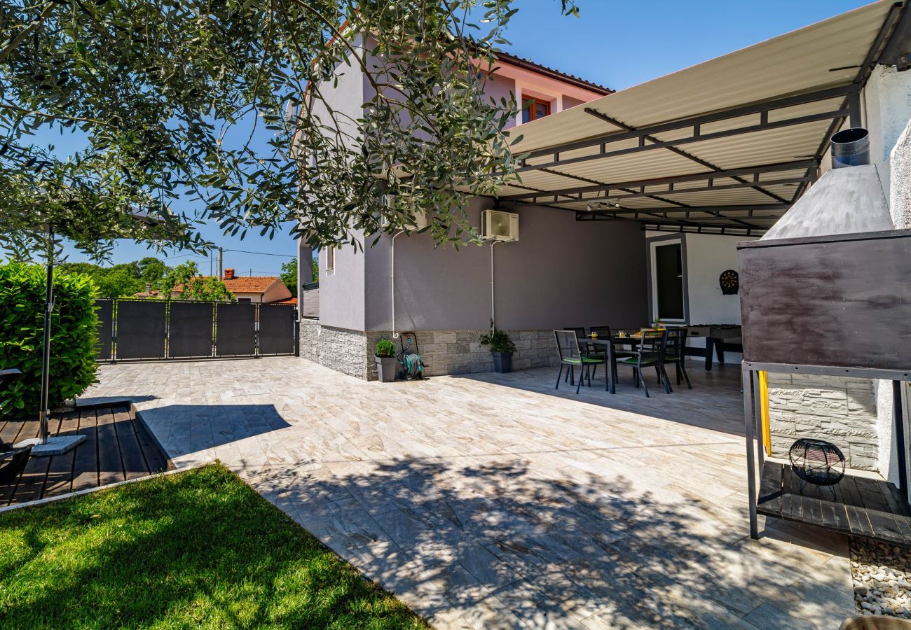 House in Loborika - Holiday House Ulika with Private Pool 