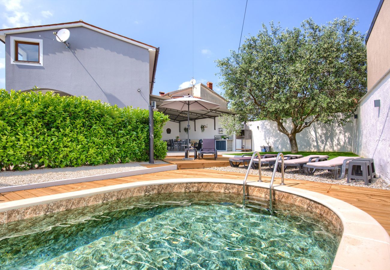 House in Loborika - Holiday House Ulika with Private Pool 