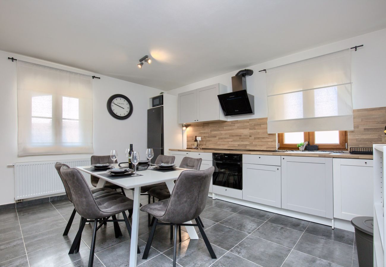 House in Loborika - Holiday House Ulika with Private Pool 