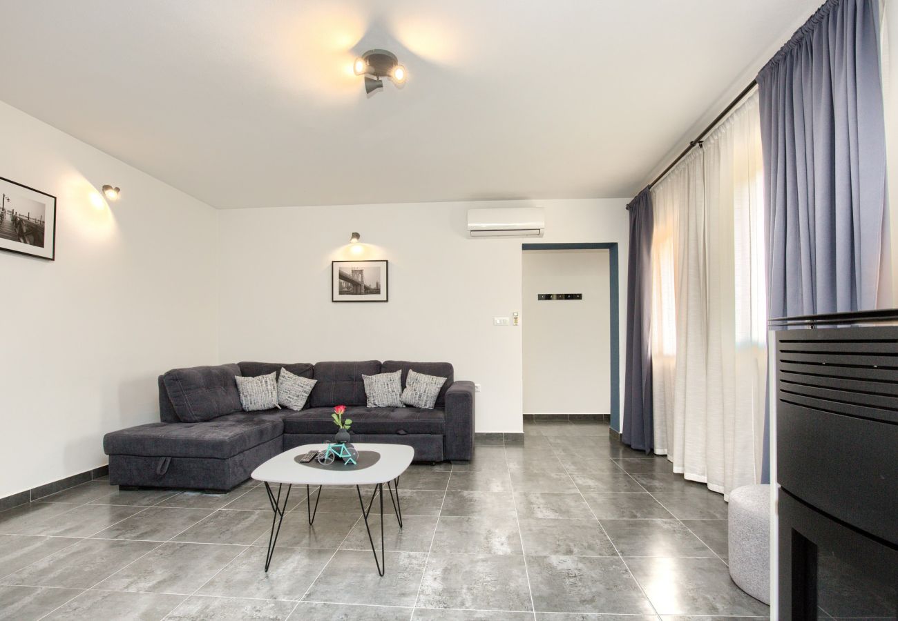 House in Loborika - Holiday House Ulika with Private Pool 