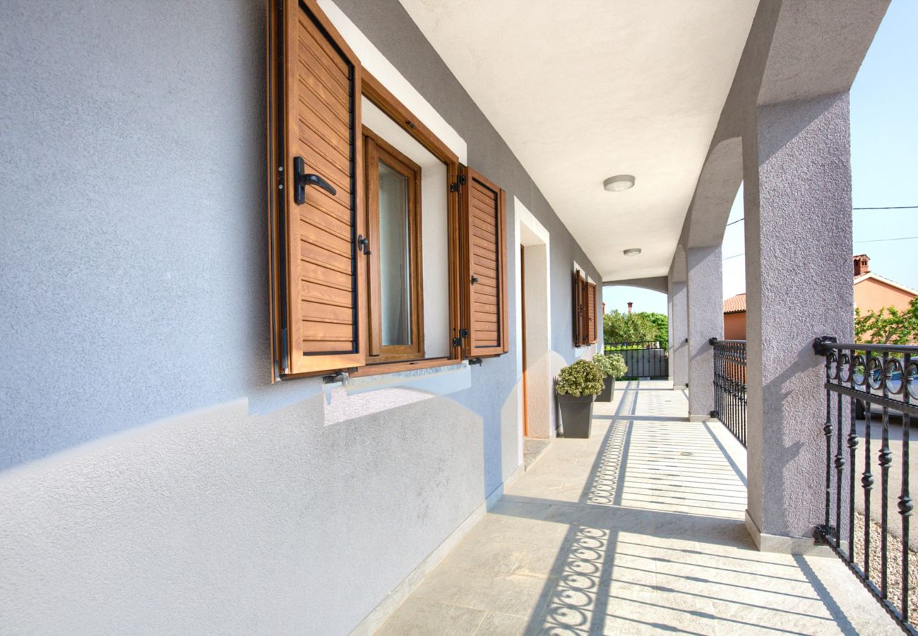 House in Loborika - Holiday House Ulika with Private Pool 