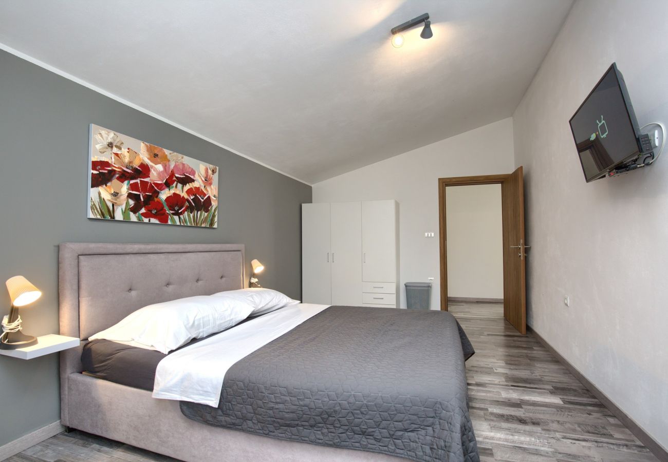 House in Loborika - Holiday House Ulika with Private Pool 