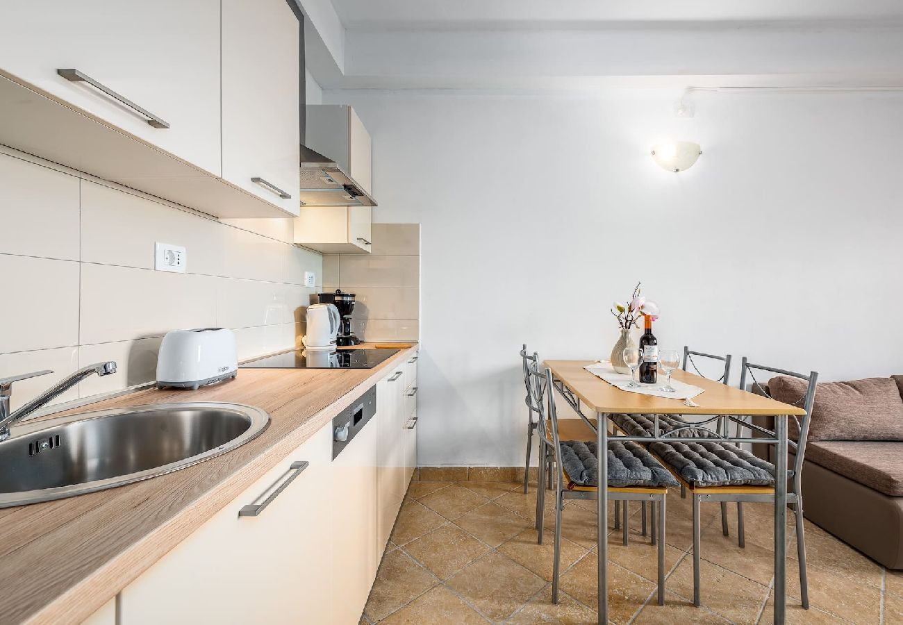 Apartment in Drenje - Relaxing Summer Apartment - Pool, Sauna, Jacuzzi 8