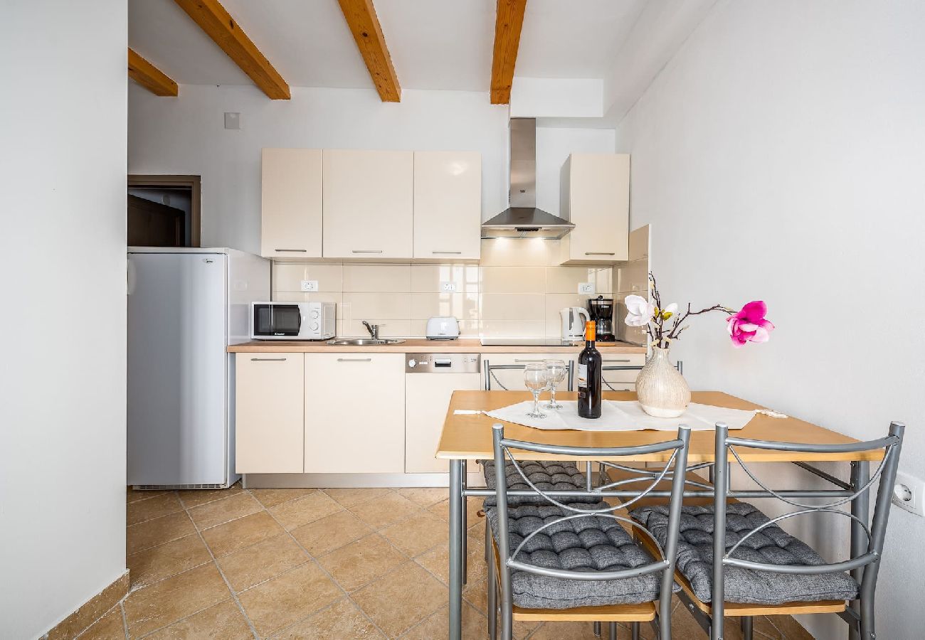 Apartment in Drenje - Relaxing Summer Apartment - Pool, Sauna, Jacuzzi 8