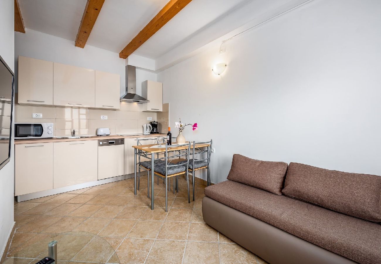 Apartment in Drenje - Relaxing Summer Apartment - Pool, Sauna, Jacuzzi 8