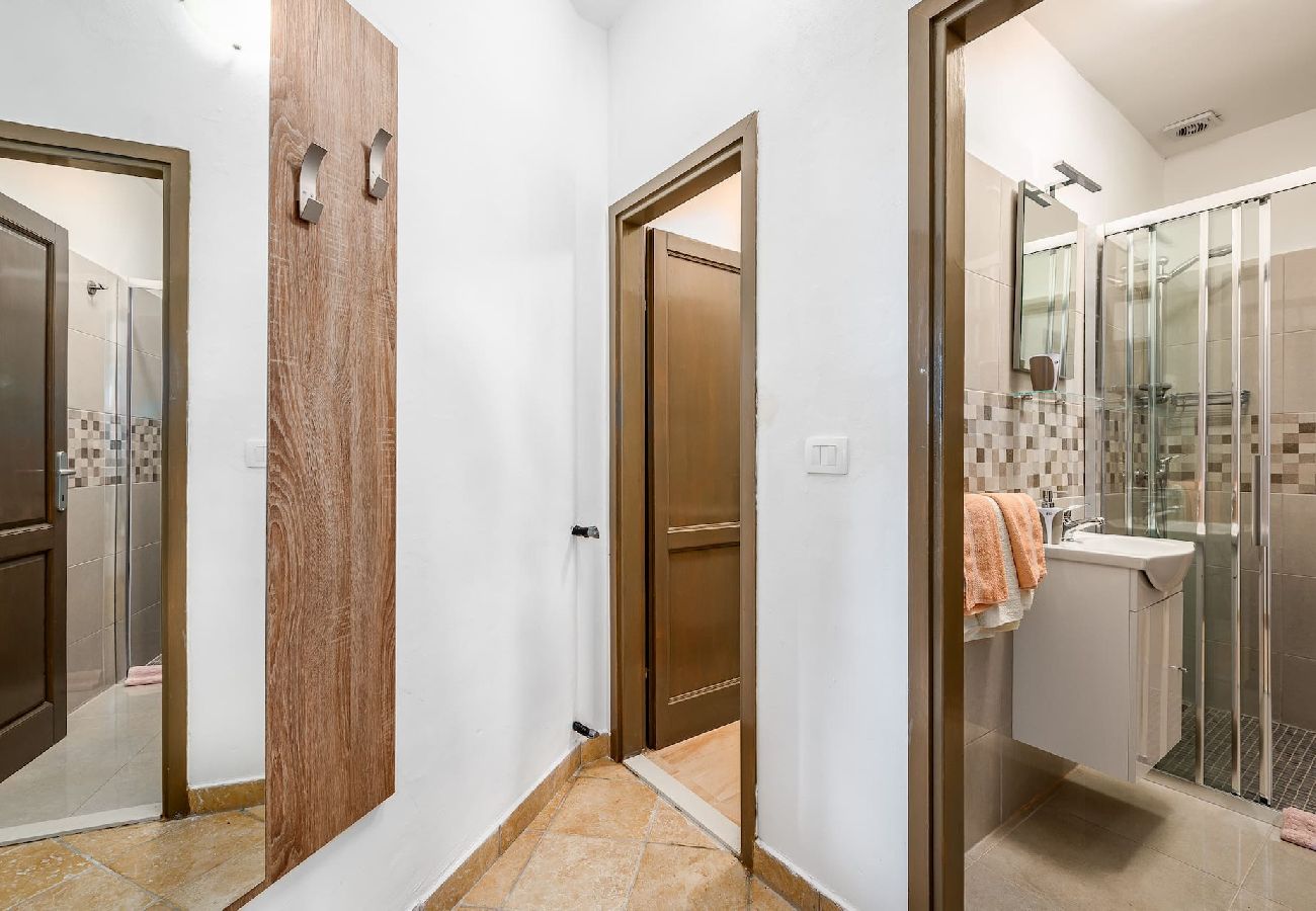 Apartment in Drenje - Relaxing Summer Apartment - Pool, Sauna, Jacuzzi 8