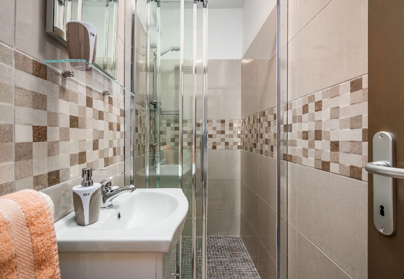 Apartment in Drenje - Relaxing Summer Apartment - Pool, Sauna, Jacuzzi 8