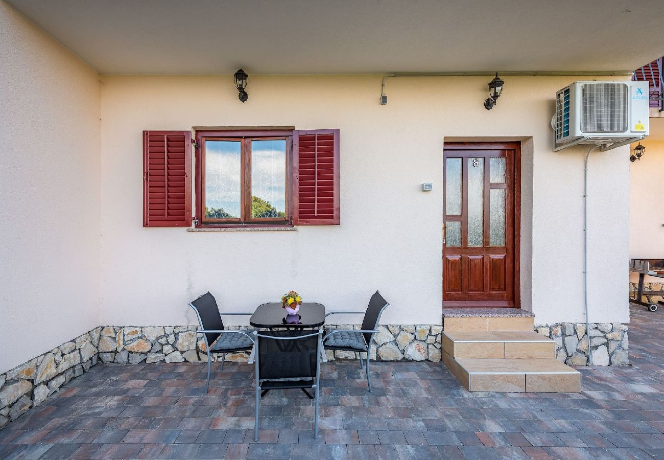 Apartment in Drenje - Relaxing Summer Apartment - Pool, Sauna, Jacuzzi 8