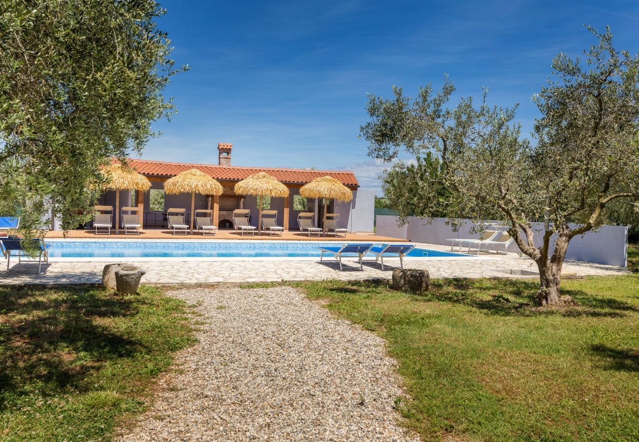 Apartment in Fažana - Marceta Apartment 3 - Pool and Big Garden