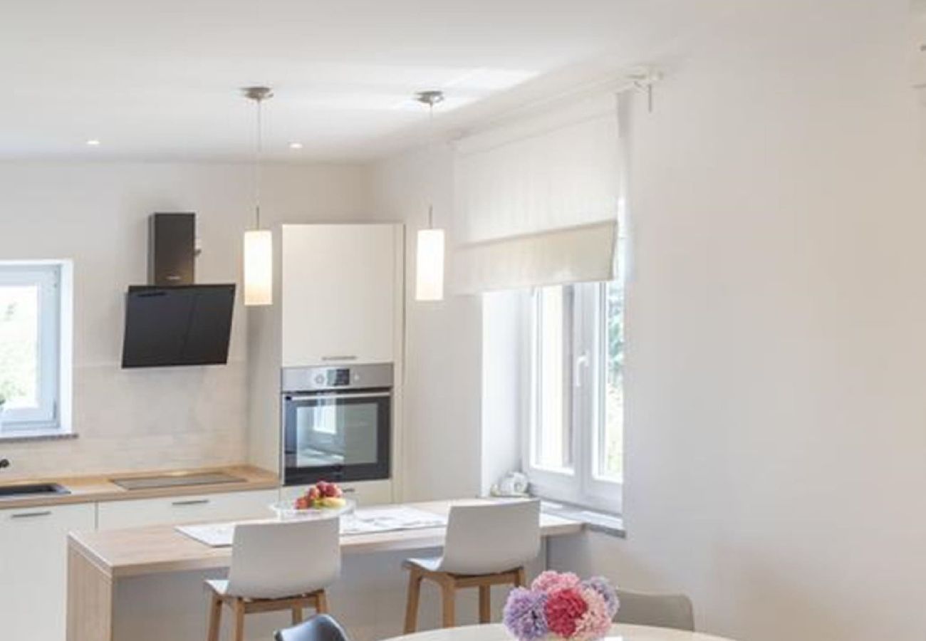 Apartment in Fažana - Modern Three Bedroom Apartment - Flowers B