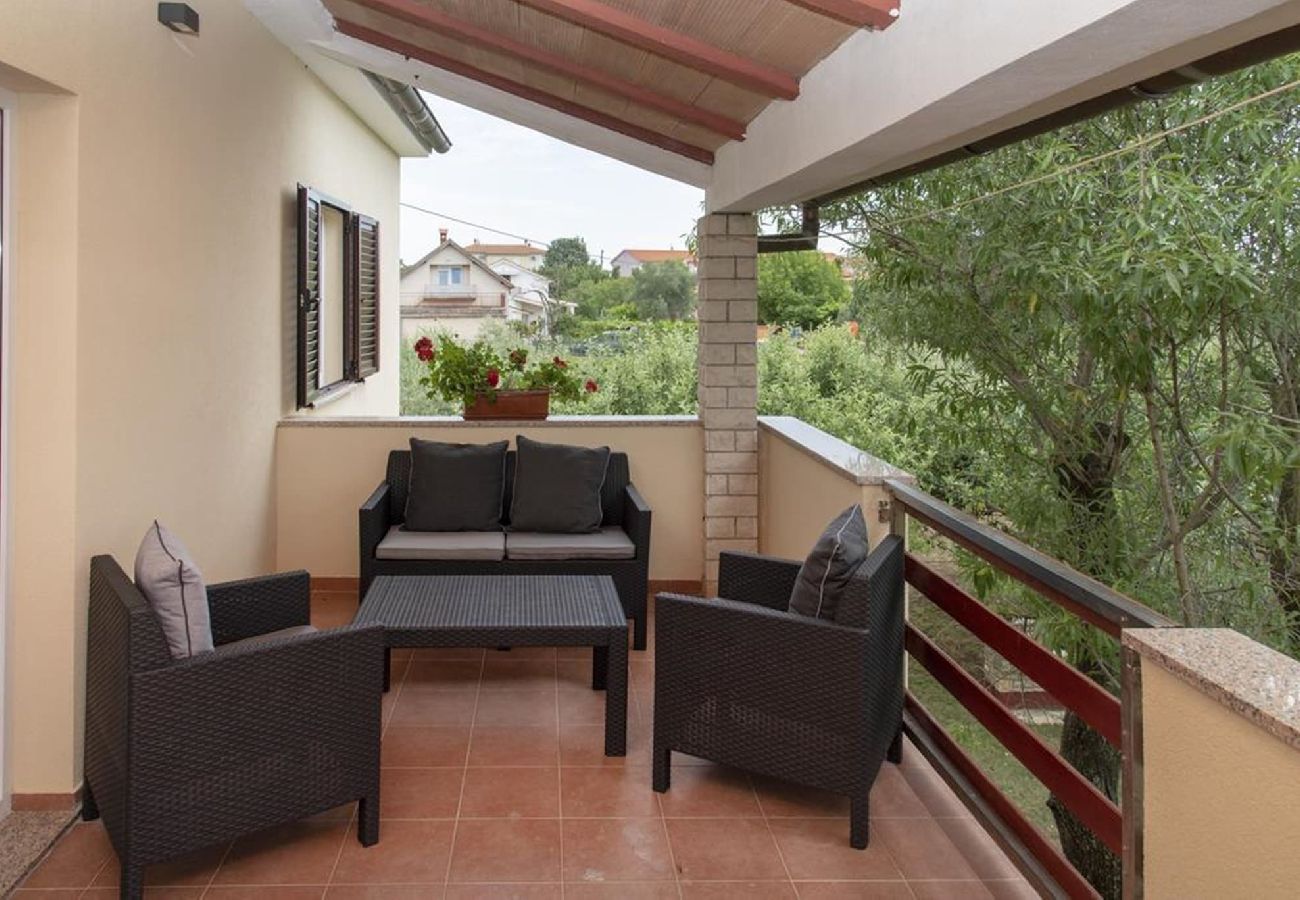 Apartment in Fažana - Modern Three Bedroom Apartment - Flowers B