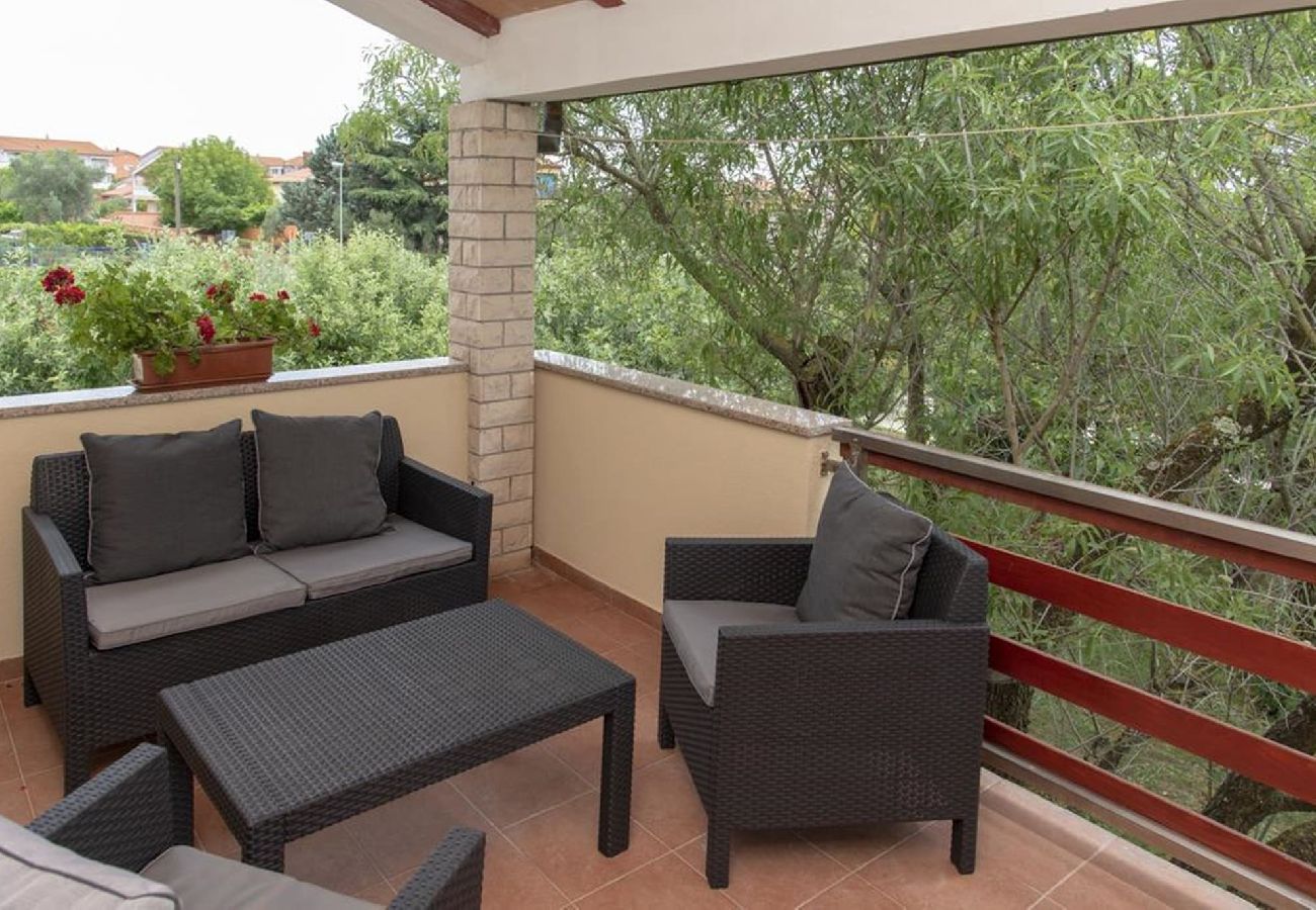 Apartment in Fažana - Modern Three Bedroom Apartment - Flowers B